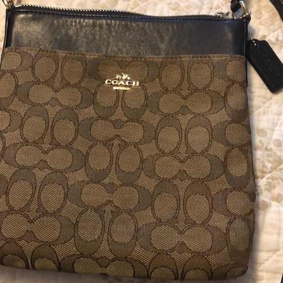 Coach crossbody - Picture 2 of 2